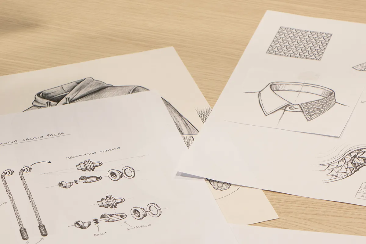 Bozzetti grafici e design iniziale per gioielli bespoke